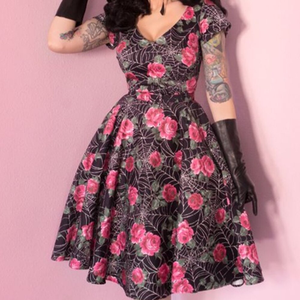 Vixen by Micheline Pitt Vanity Fair in pink spiderweb LARGE EUC